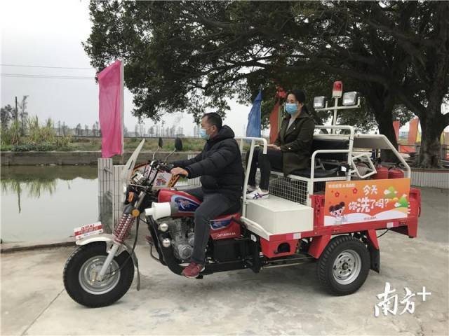 石溪村利用微型消防車進(jìn)行防控宣傳。